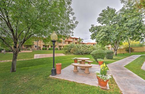 Getaway with Balcony and Spa 13 Mi to Old Town - Foto 31