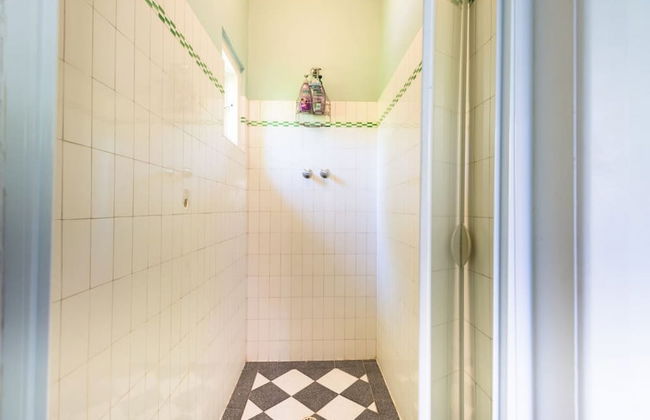 Beautiful 2 Story Manor Close to Beach and all - Foto 19