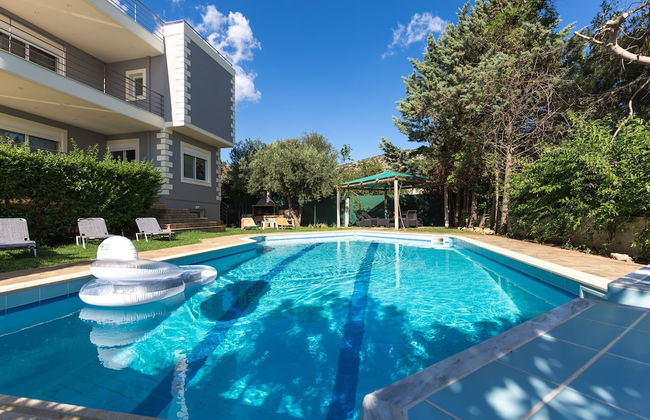 290m² Villa with Pool close to the Airport - Foto 1