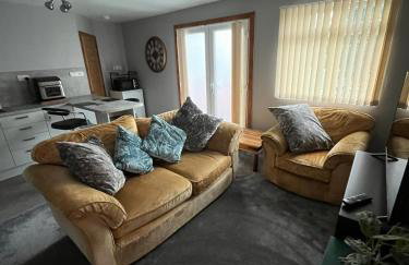 Private, Modern and Detached Garden Apartment - Photo 35