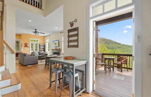 Mtn Views Hot Tub Close to Asheville - Foto 5