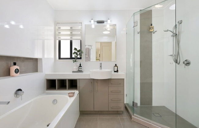 Riviera Road Miami - 4BRM Dual Villa - Photo 12