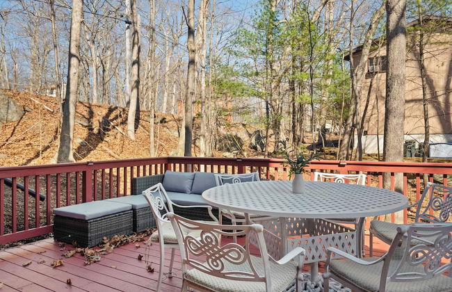 Pirate-themed Lakefront Home w/ Kayaks, Game Room, Views & Hidden Treasure Hunt - Foto 3