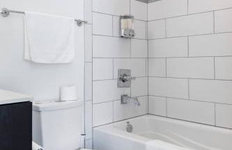 Urban Architectural Retreat with Rooftop Deck & Fi - Foto 15