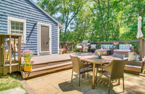 4 Mi to Bristol Beach! Coastal Retreat with Pond - Foto 1