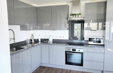 2 Bed Balcony Apt-Free Parking-Ideal for Work or Leisure - Foto 25