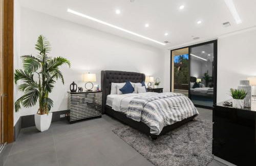 Ultra Luxury 5BR Beverly Hills Estate with Private Pool Spa and Canyon Views - Foto 28