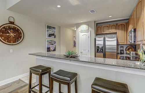 Chic 2BD with Balcony Pool Hot Tub & Marina Views - Foto 12