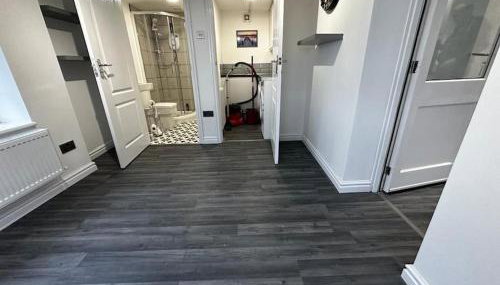 Large 3 bed property - Photo 4