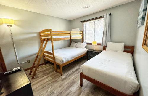 Spacious Modern Condo - 1st Floor - One Block to the Beach - Foto 28