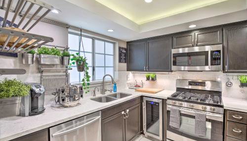 2 Mi to Griffith Park! Burbank Extended-Stay Condo - Foto 2