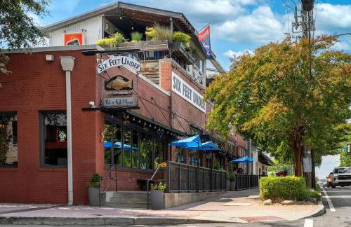Walkable Grant Park 1920s Home with King Bed - Photo 6