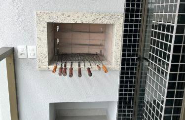 Apto Elegante com Localização Privilegiada e Rooftop incrível - Foto 4