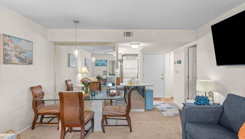 Steps from the Sand Bright Coastal Stay w Pool Access Coastal Hideaway by AvantStay - Foto 4, Other