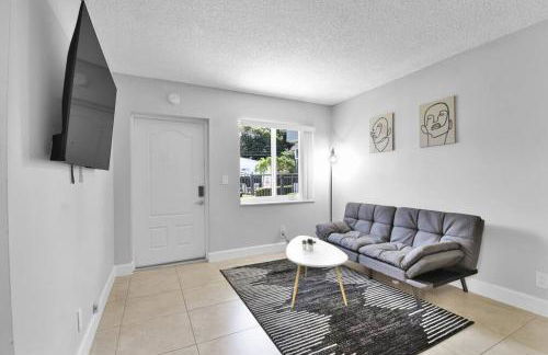 Stylish Hideaway Pool Downtown Boca - Photo 22