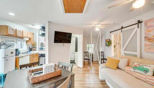 Epic Brunswick Apartment with Deck! - Foto 1