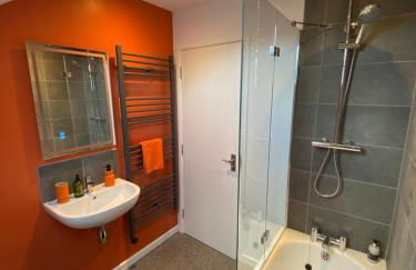 stylish and modern Spacious 2 bedroom apartment - Photo 7