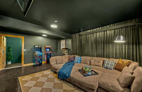 Royal Elk Lodge Hot Tub Sauna Theatre Speakeasy - Foto 6