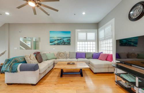 Coastal Sea Side Townhome - Walk to Beach! - Foto 3