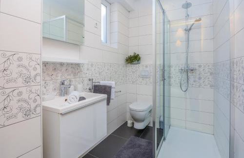 Villa in Policnik with Private Pool - Foto 13