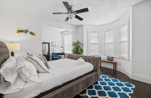 The Ultimate Fan's Retreat 5BR near all the Action - Foto 32