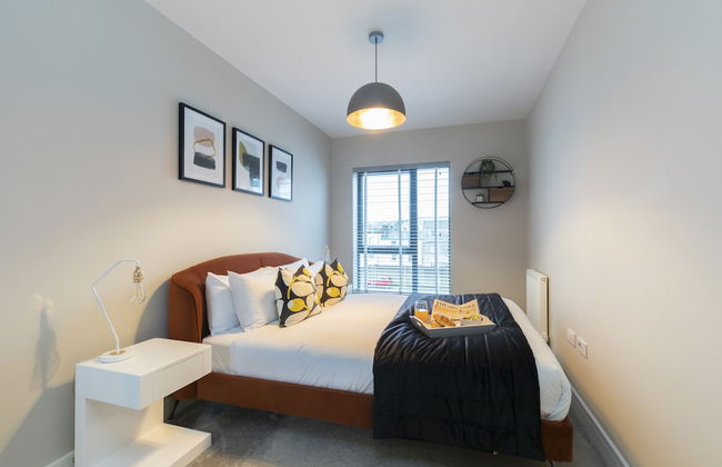 Elliot Oliver - Chic 2 Bedroom Town Centre Apartment - Photo 2