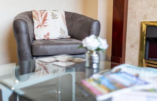 Adrian House, near Hospital, easy parking + garden - Foto 29