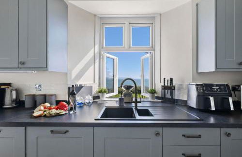 1 The Old Signal House, Penlee Point - Amazing views - Woodburner - Wi-Fi - Photo 7