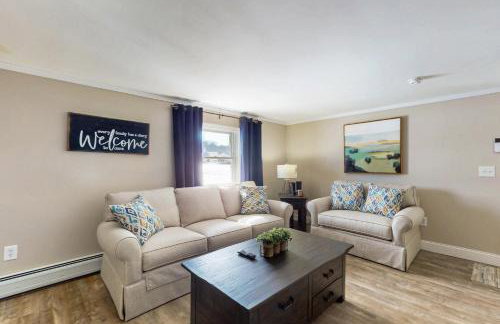 Close to Lake George! Couples Retreat with Pool - Foto 17