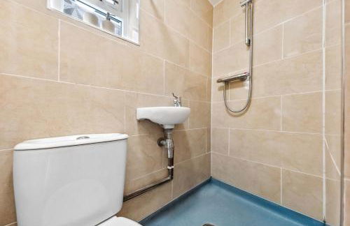 4BR North London I WiFi, Garden, Near Shops - Foto 58