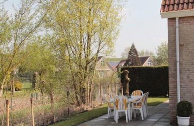 Appealing Bungalow With Garden - Photo 67