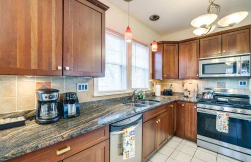 Walk to The Grandin Theatre Roanoke Unit with Yard! - Foto 9