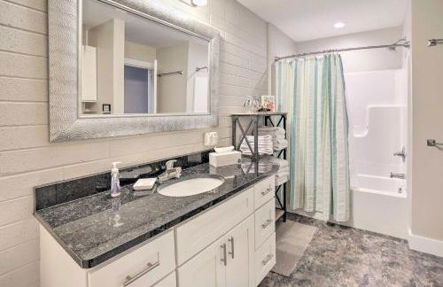 Luxe Manistee Condo with Balcony and River Views! - Foto 21