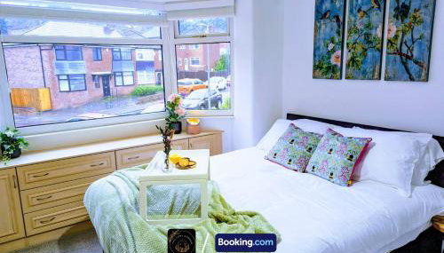 Modern 4-Bed House, Free Parking & WiFi in Swinton - Foto 1, heating