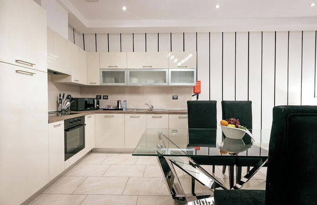 Oak Plaza Suites - Photo 22