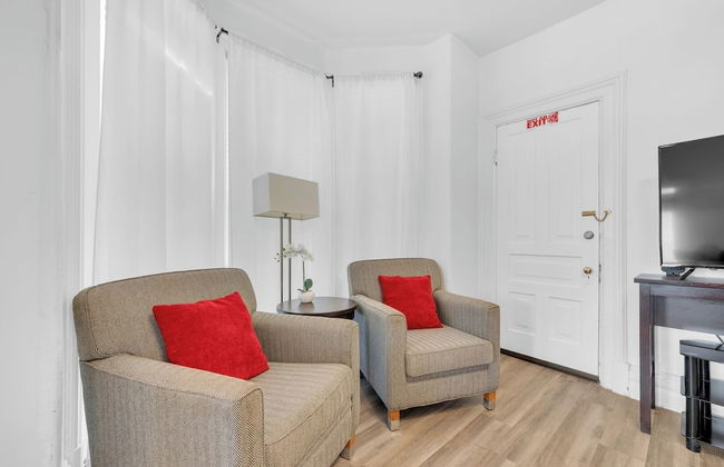 Spacious 3BR Detroit Apt Sleeps 7 + Wifi - Foto 8