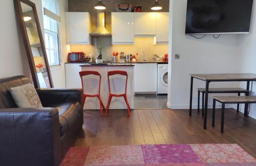 University and Central Edinburgh - Photo 2