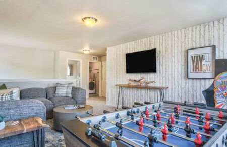 _Entire Home_Game Room_Basement_FirePit_ - Foto 38