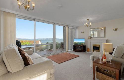 Baywatch Sea View Retreat - Photo 1