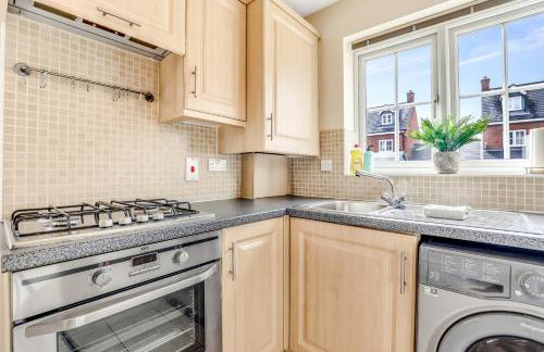 Charming 3-Bed Home with Garden & Parking - Foto 24