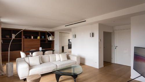 Montaigne - Sunlit Corner Penthouse with Balcony - Foto 4