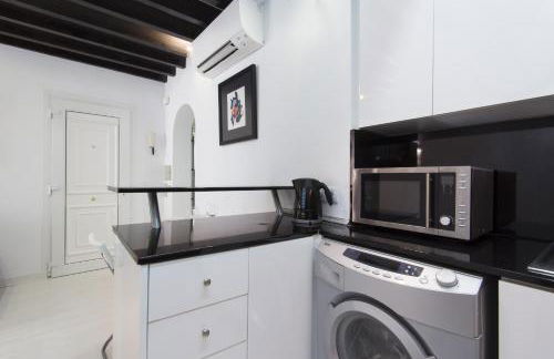 Black&White Apartment, minimum stay 30 nights, by PriorityVillas - Photo 10