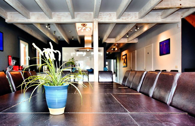 Beautiful Villa with Heated Outdoor Pool, Sauna, Hot Tub in Forest - Photo 30