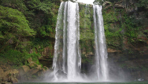 Imposante chute d'eau