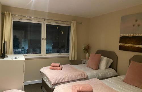 City Centre 2 bedroom apartment, secure parking. - Foto 6
