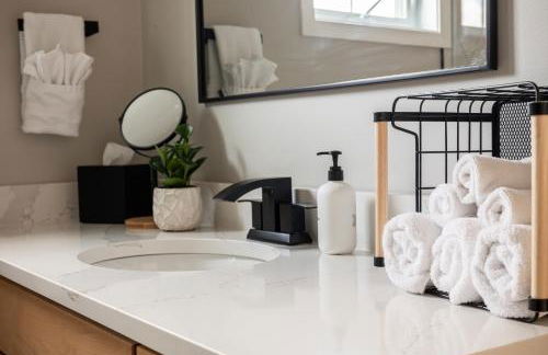 Midtown Modern - urban condo walkable to bars and beach - Foto 13