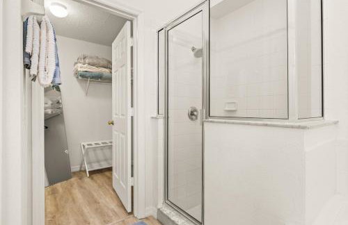 654- Newly Renovated Fabulous 4-Bedroom Pool Home in Watersong Resort, Game Room, Theater Room and More - Foto 39