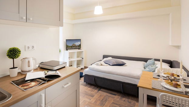 Cozy and Modern Studio Near City Center - Photo 3, Room