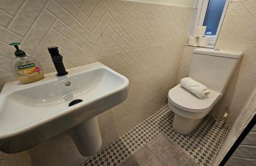 The Rocky Luxe - 4 Bedrooms - Parking - Sleeps 8 - Foto 33