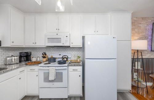 Country Cow Flair with Large TVs, Ample Parking, Nintendo, EV Ready - Photo 16